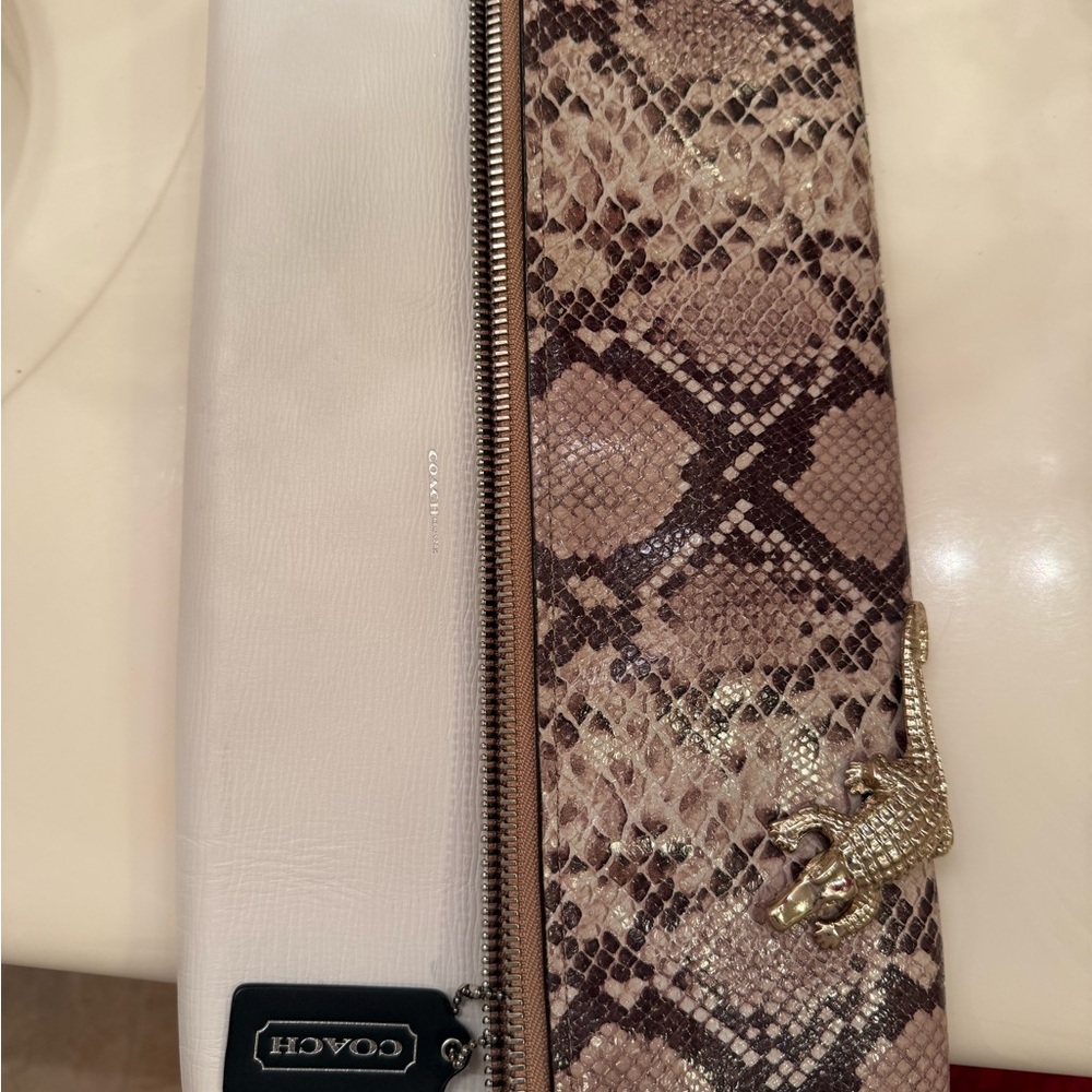 Exotic Coach embossed leather Python Snake Clutch A1493-30463. - Picture 2 of 16
